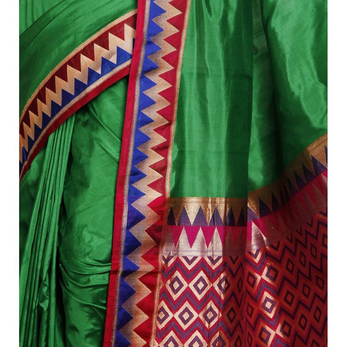 Sari en soie verte avec motif zari