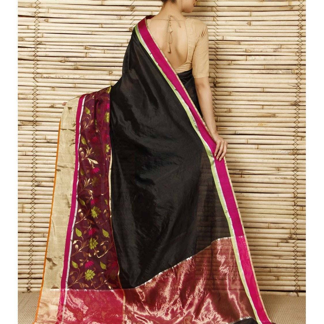 Chanderi Saree à jupe fleurie en soie noire