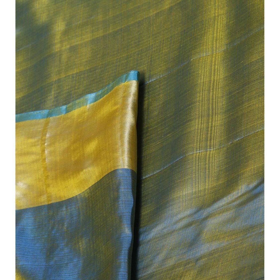 Sari en soie jaune et bleu tissé à la main