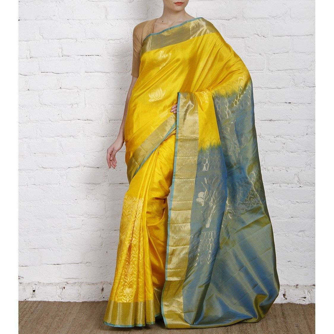 Sari en soie jaune et bleu tissé à la main