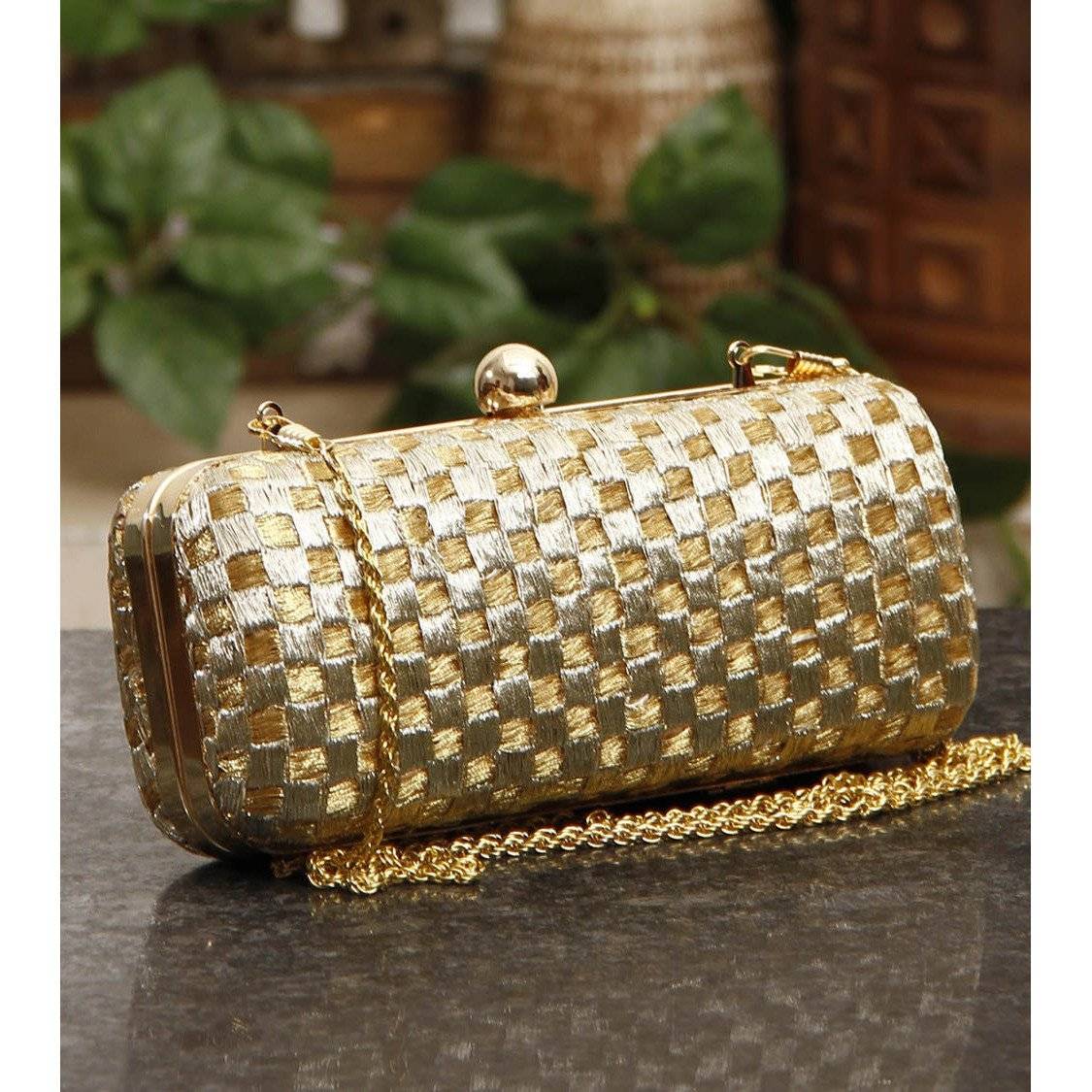 Goldene und silberne Zari Clutch