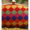 Mehrfarbige ovale Clutch